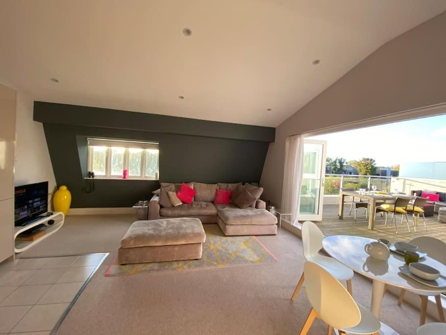 Reed Warbler - Hm111 - Lower Mill Estate Penthouse Apartment With Spa Access Somerford Keynes المظهر الخارجي الصورة