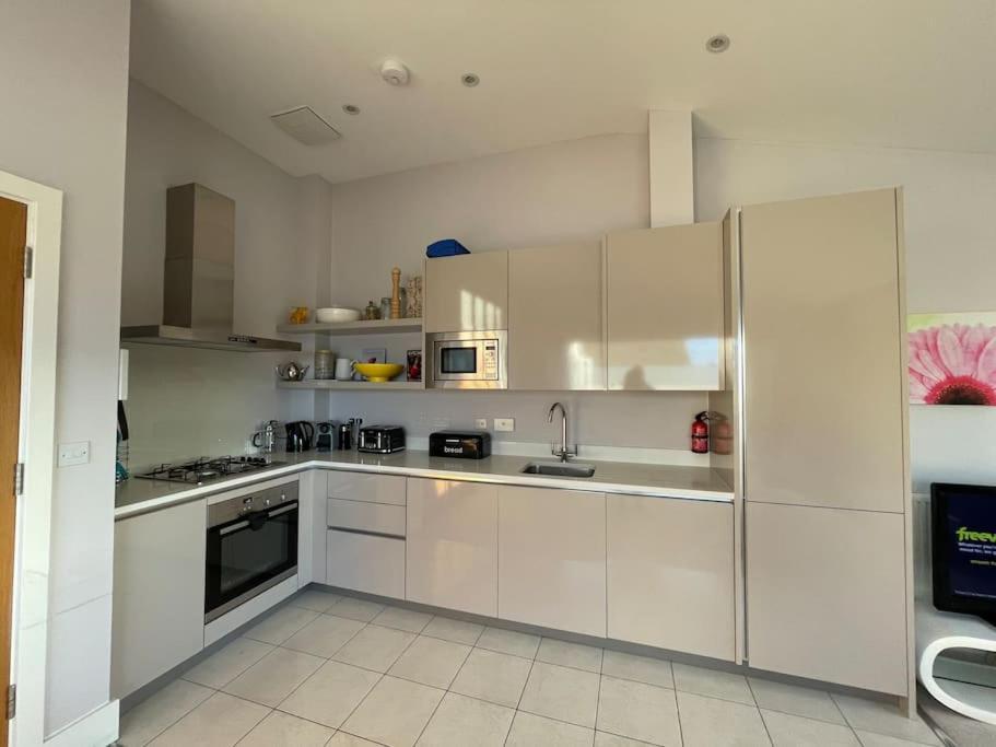 Reed Warbler - Hm111 - Lower Mill Estate Penthouse Apartment With Spa Access Somerford Keynes المظهر الخارجي الصورة