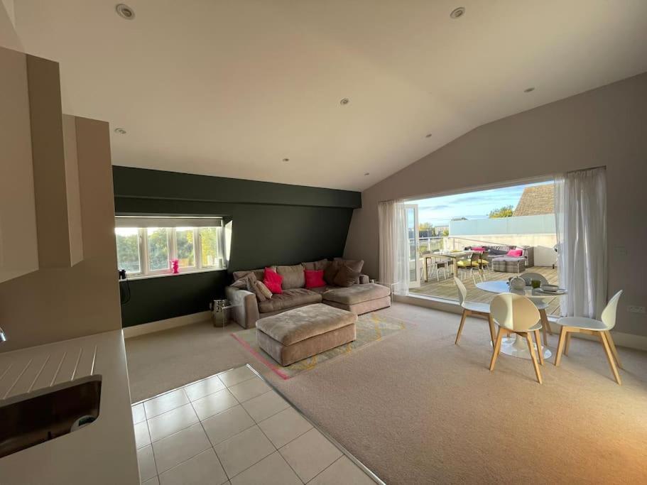 Reed Warbler - Hm111 - Lower Mill Estate Penthouse Apartment With Spa Access Somerford Keynes المظهر الخارجي الصورة