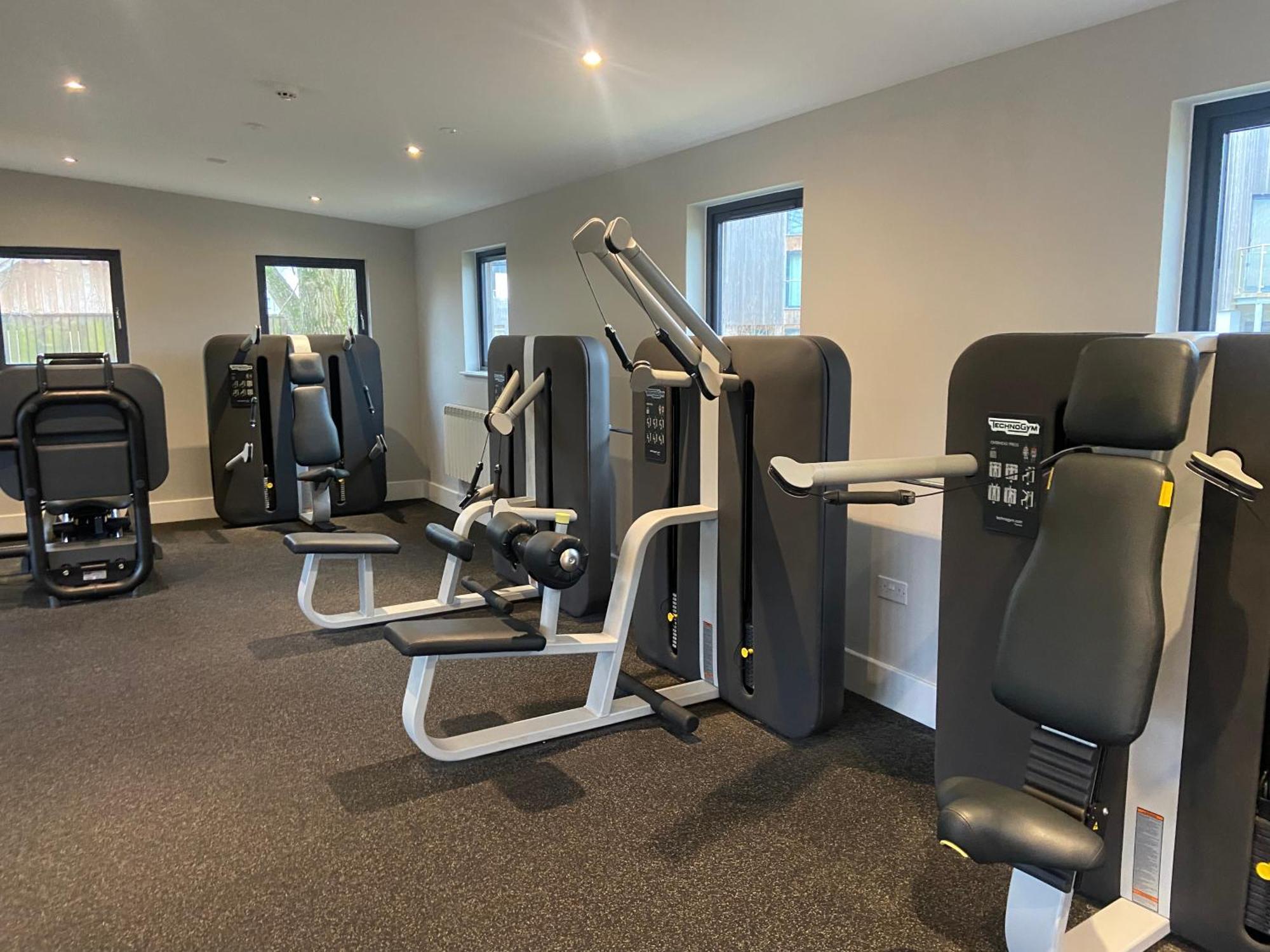 Reed Warbler - Hm111 - Lower Mill Estate Penthouse Apartment With Spa Access Somerford Keynes المظهر الخارجي الصورة