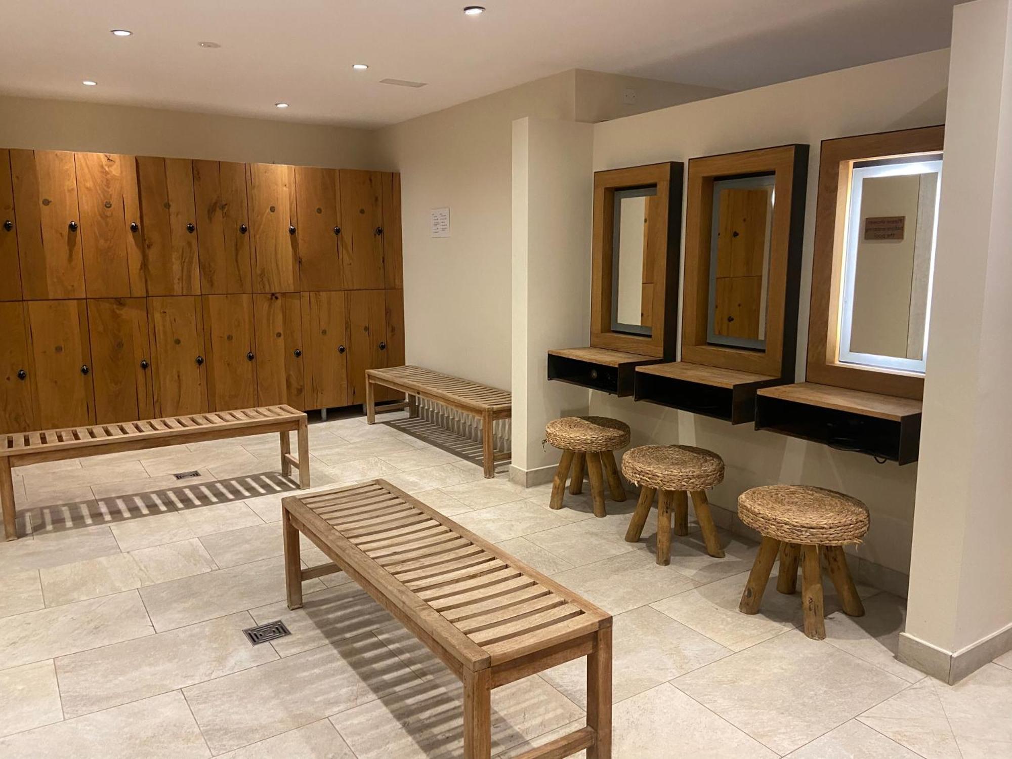 Reed Warbler - Hm111 - Lower Mill Estate Penthouse Apartment With Spa Access Somerford Keynes المظهر الخارجي الصورة