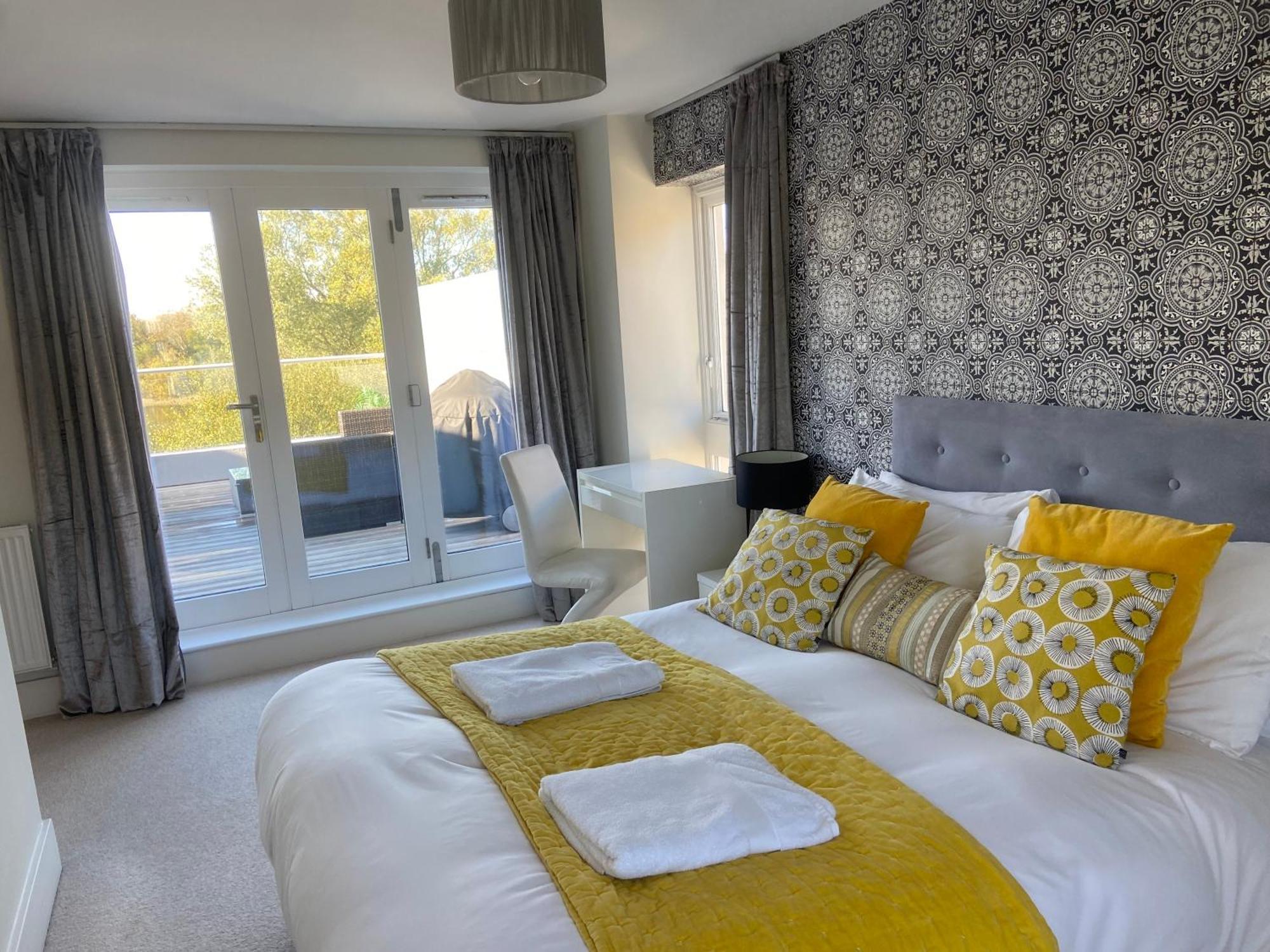 Reed Warbler - Hm111 - Lower Mill Estate Penthouse Apartment With Spa Access Somerford Keynes المظهر الخارجي الصورة